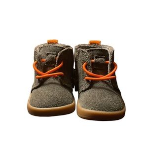 Ugg Kristjan Chukka infant boots. Hunter green suede w/ orange soles. CUTE!